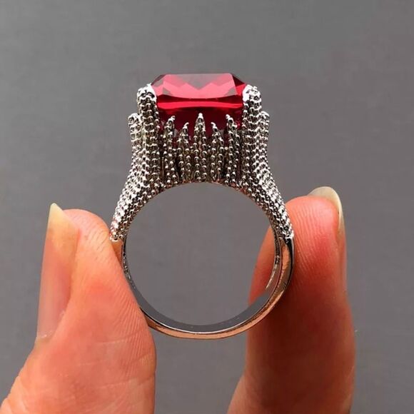 New Large Red Crystal Ring Size 6, 7, 8 - Picture 1 of 3